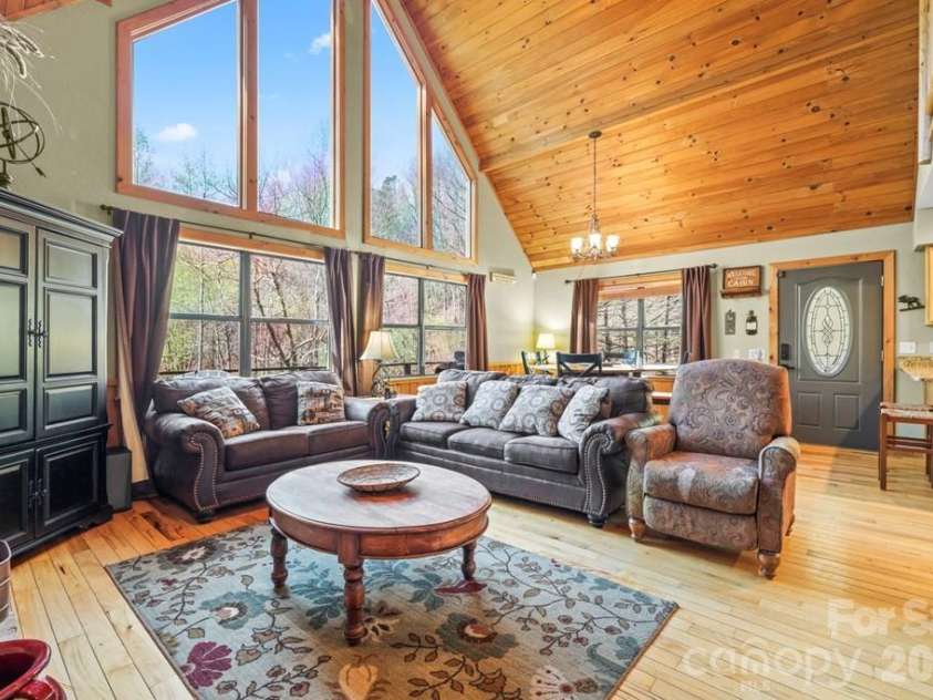 210 Chickadee Drive, Bryson City, NC 28713.  MLS# CAR4394227, YatesRealty ID 32748. 