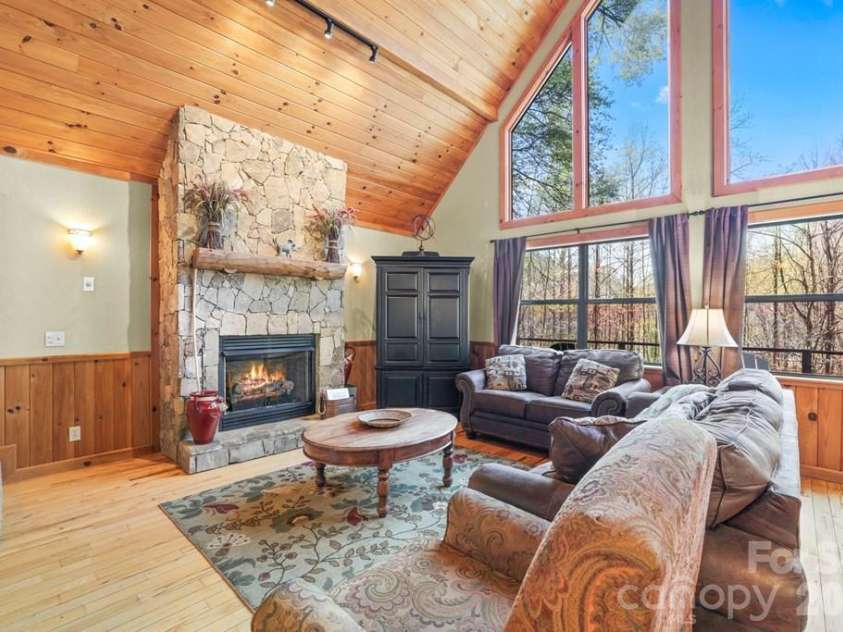 210 Chickadee Drive, Bryson City, NC 28713.  MLS# CAR4394227, YatesRealty ID 32748. 
