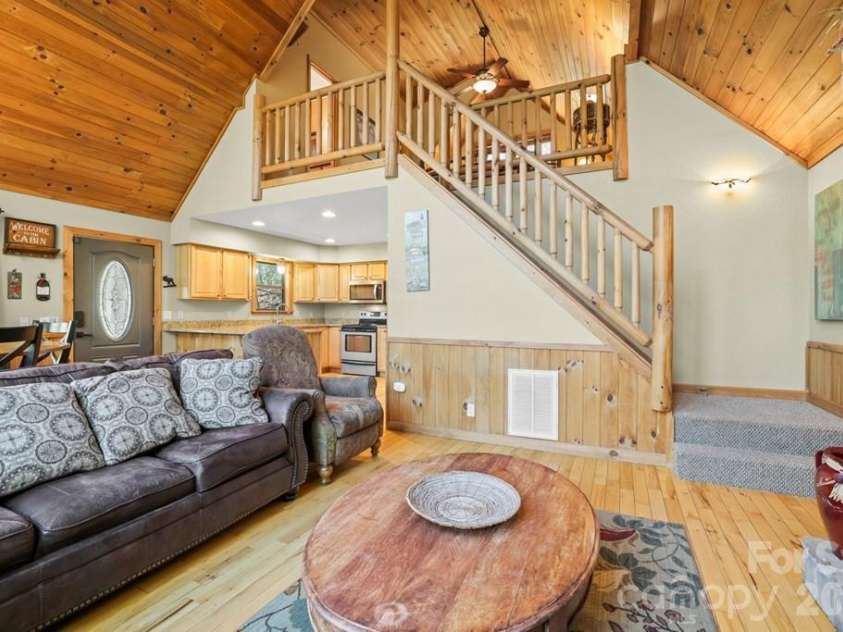210 Chickadee Drive, Bryson City, NC 28713.  MLS# CAR4394227, YatesRealty ID 32748. 