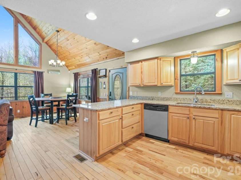 210 Chickadee Drive, Bryson City, NC 28713.  MLS# CAR4394227, YatesRealty ID 32748. 