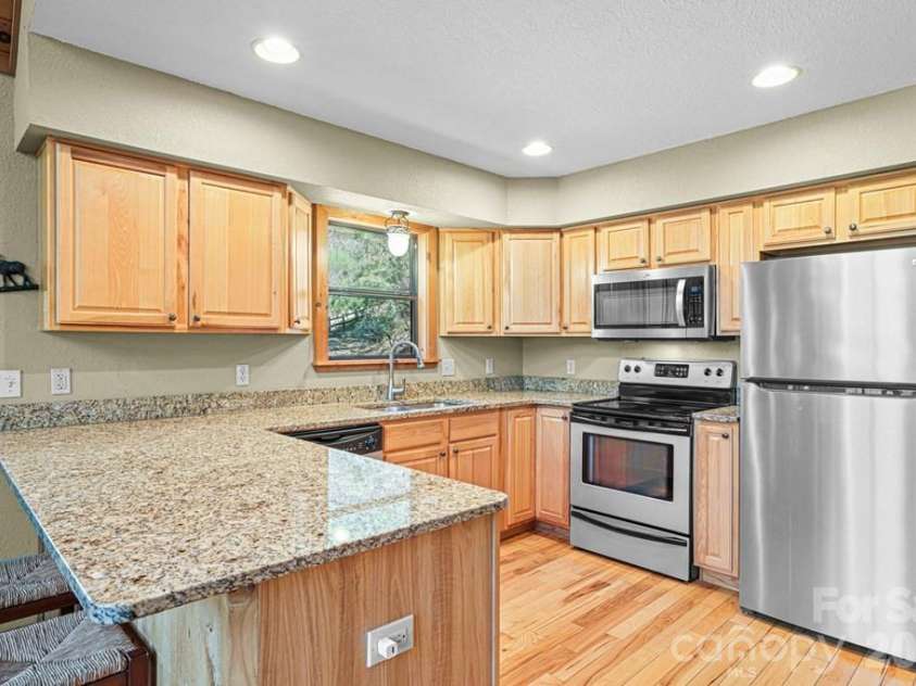 210 Chickadee Drive, Bryson City, NC 28713.  MLS# CAR4394227, YatesRealty ID 32748. 