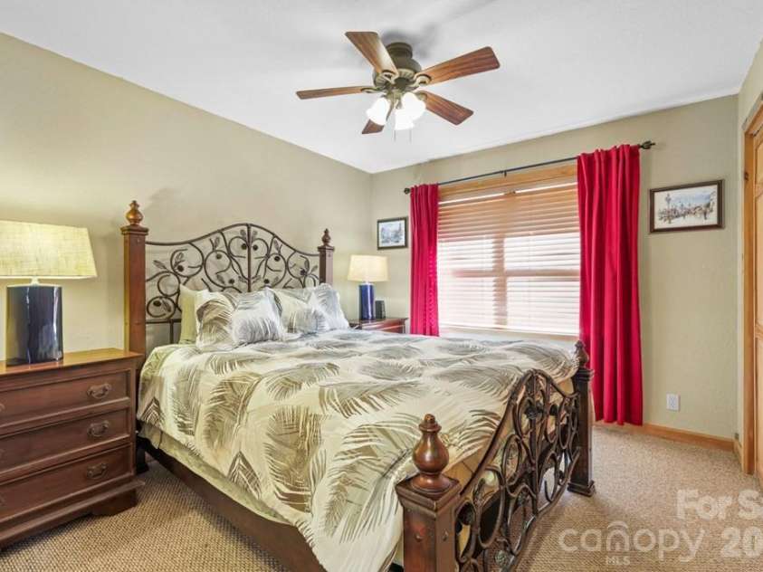210 Chickadee Drive, Bryson City, NC 28713.  MLS# CAR4394227, YatesRealty ID 32748. 