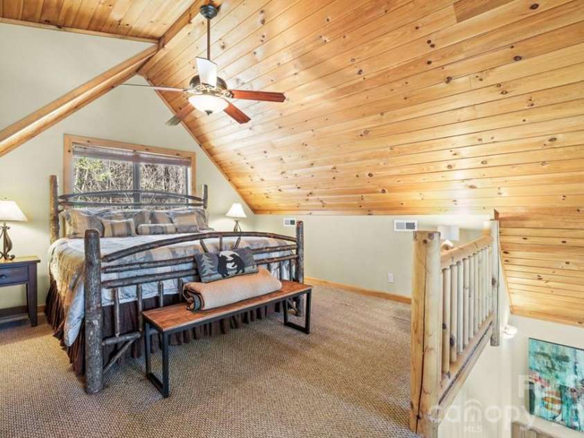 210 Chickadee Drive, Bryson City, NC 28713.  MLS# CAR4394227, YatesRealty ID 32748. 