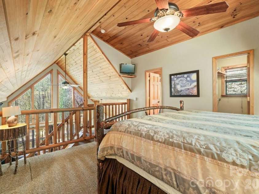 210 Chickadee Drive, Bryson City, NC 28713.  MLS# CAR4394227, YatesRealty ID 32748. 