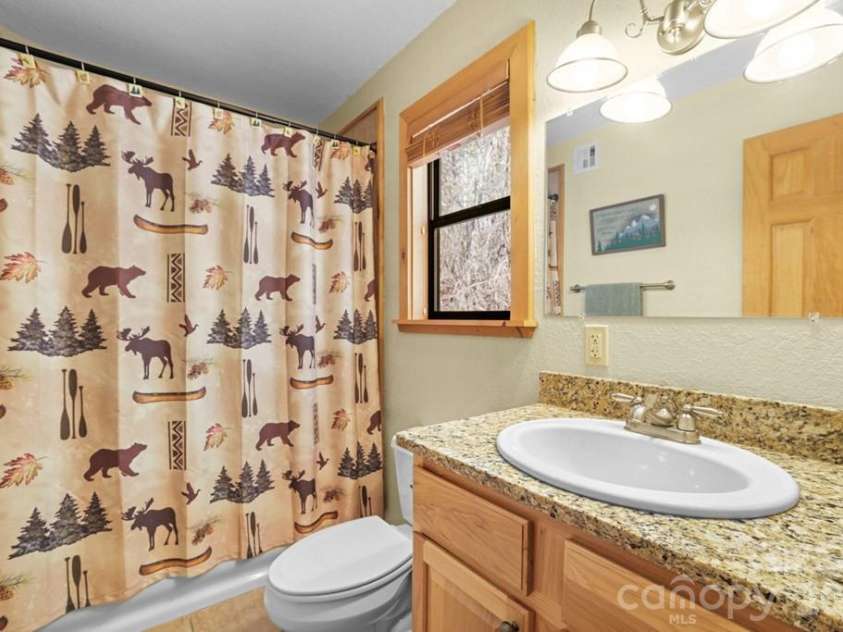 210 Chickadee Drive, Bryson City, NC 28713.  MLS# CAR4394227, YatesRealty ID 32748. 