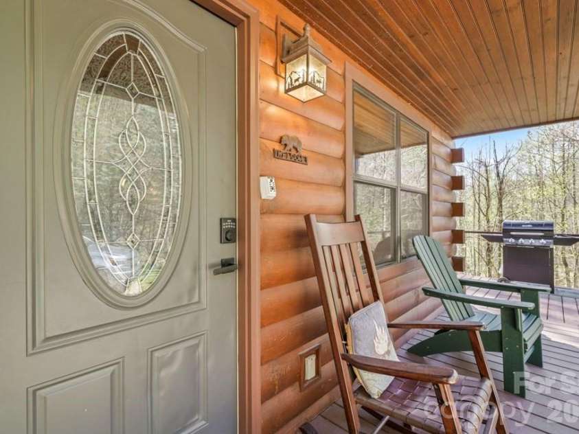 210 Chickadee Drive, Bryson City, NC 28713.  MLS# CAR4394227, YatesRealty ID 32748. 