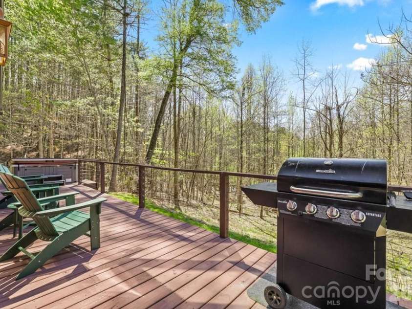 210 Chickadee Drive, Bryson City, NC 28713.  MLS# CAR4394227, YatesRealty ID 32748. 