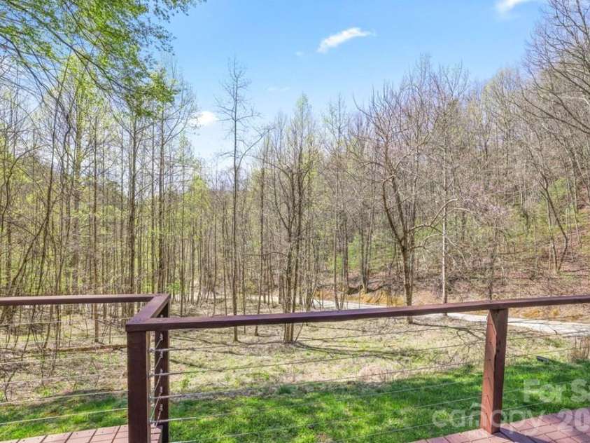 210 Chickadee Drive, Bryson City, NC 28713.  MLS# CAR4394227, YatesRealty ID 32748. 
