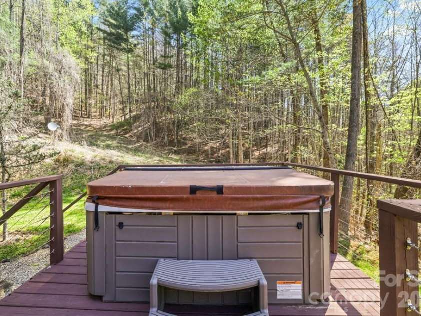 210 Chickadee Drive, Bryson City, NC 28713.  MLS# CAR4394227, YatesRealty ID 32748. 