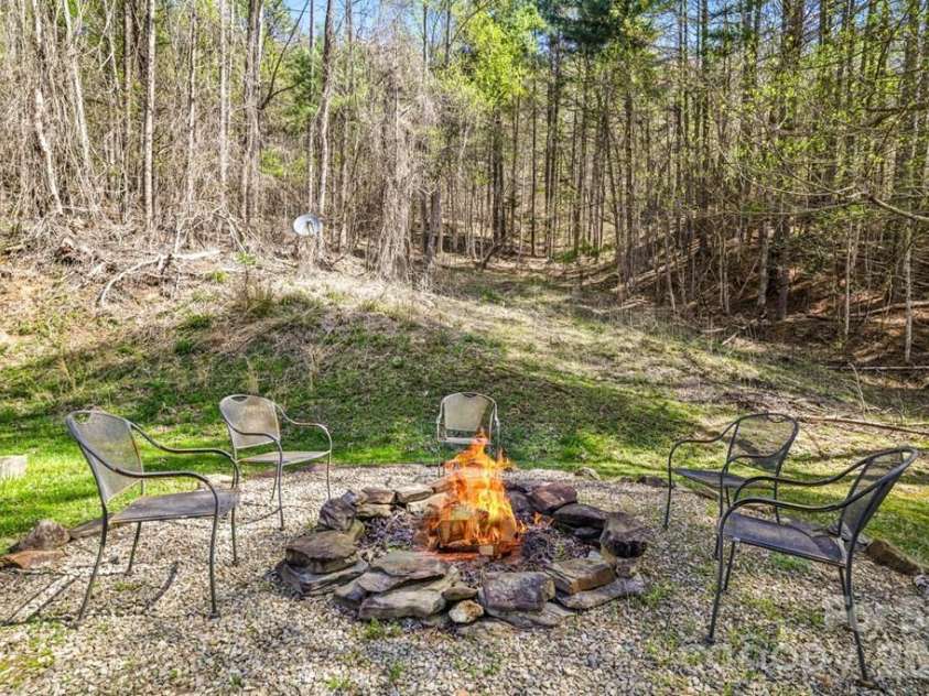210 Chickadee Drive, Bryson City, NC 28713.  MLS# CAR4394227, YatesRealty ID 32748. 