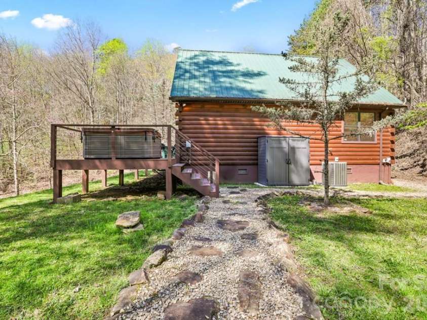 210 Chickadee Drive, Bryson City, NC 28713.  MLS# CAR4394227, YatesRealty ID 32748. 