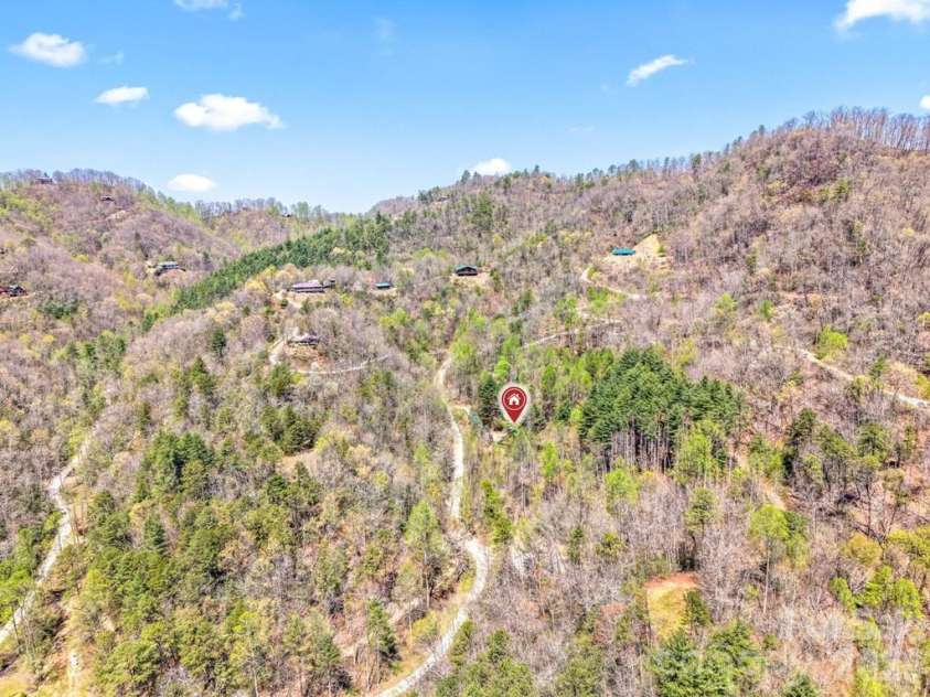 210 Chickadee Drive, Bryson City, NC 28713.  MLS# CAR4394227, YatesRealty ID 32748. 
