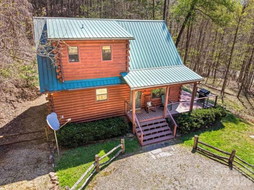 210 Chickadee Drive, Bryson City, NC 28713.  MLS# CAR4394227, YatesRealty ID 32748. 