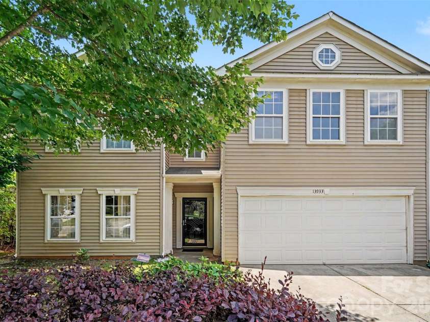 13933 Pinyon Pine Lane, Charlotte, NC 28215.  MLS# CAR4384167, YatesRealty ID 32749. 