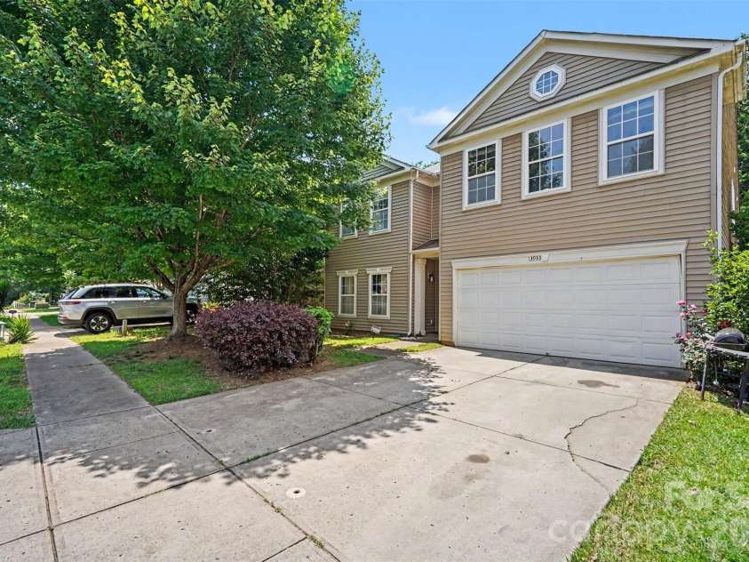 13933 Pinyon Pine Lane, Charlotte, NC 28215.  MLS# CAR4384167, YatesRealty ID 32749. 