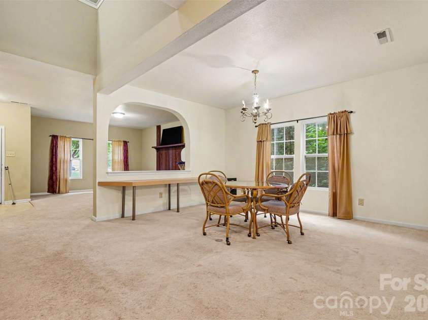 13933 Pinyon Pine Lane, Charlotte, NC 28215.  MLS# CAR4384167, YatesRealty ID 32749. 