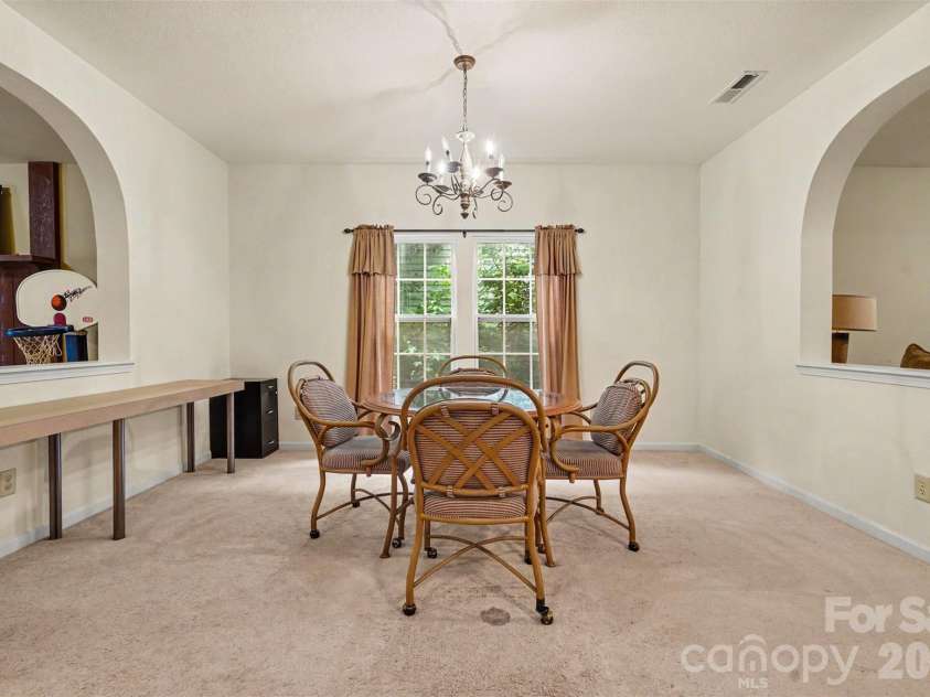 13933 Pinyon Pine Lane, Charlotte, NC 28215.  MLS# CAR4384167, YatesRealty ID 32749. 