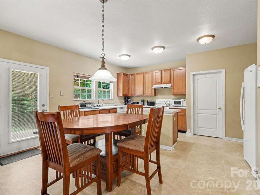 13933 Pinyon Pine Lane, Charlotte, NC 28215.  MLS# CAR4384167, YatesRealty ID 32749. 