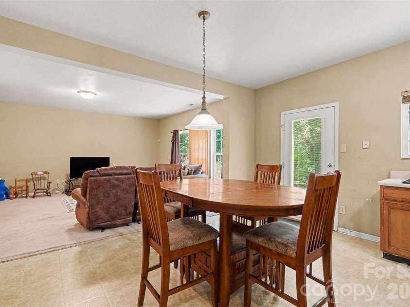 13933 Pinyon Pine Lane, Charlotte, NC 28215.  MLS# CAR4384167, YatesRealty ID 32749. 