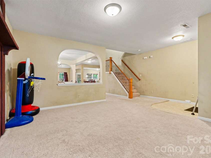 13933 Pinyon Pine Lane, Charlotte, NC 28215.  MLS# CAR4384167, YatesRealty ID 32749. 