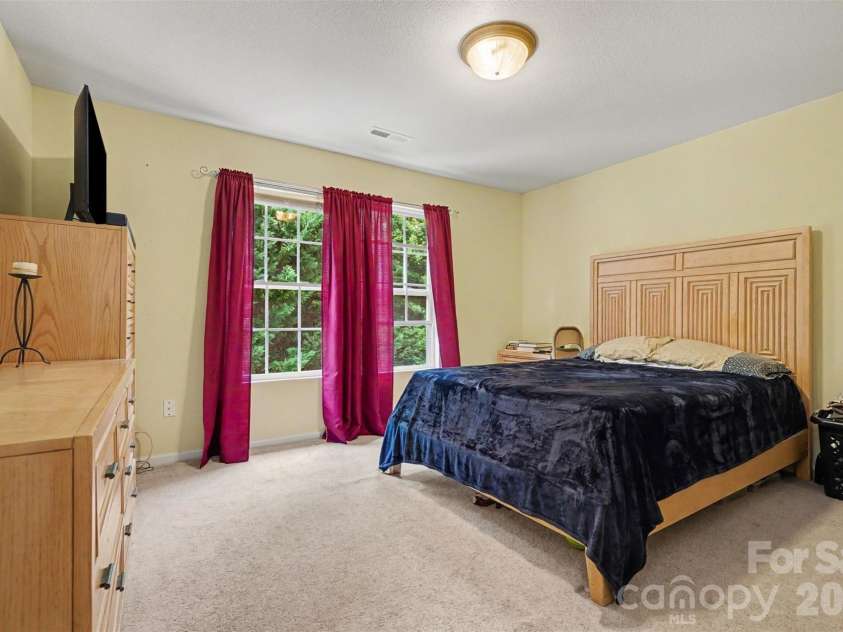 13933 Pinyon Pine Lane, Charlotte, NC 28215.  MLS# CAR4384167, YatesRealty ID 32749. 