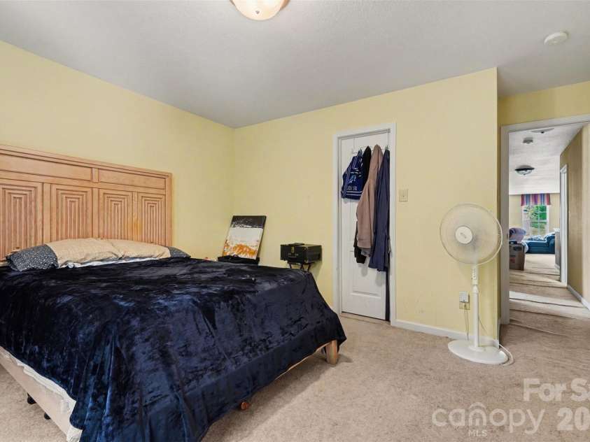 13933 Pinyon Pine Lane, Charlotte, NC 28215.  MLS# CAR4384167, YatesRealty ID 32749. 