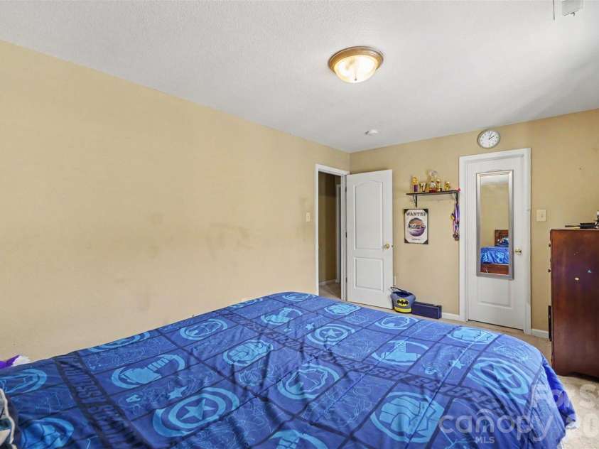 13933 Pinyon Pine Lane, Charlotte, NC 28215.  MLS# CAR4384167, YatesRealty ID 32749. 