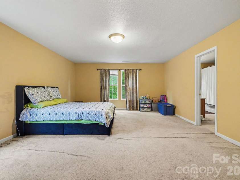 13933 Pinyon Pine Lane, Charlotte, NC 28215.  MLS# CAR4384167, YatesRealty ID 32749. 
