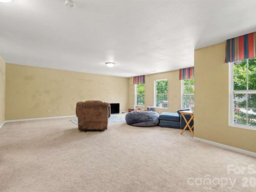 13933 Pinyon Pine Lane, Charlotte, NC 28215.  MLS# CAR4384167, YatesRealty ID 32749. 