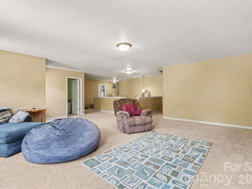 13933 Pinyon Pine Lane, Charlotte, NC 28215.  MLS# CAR4384167, YatesRealty ID 32749. 