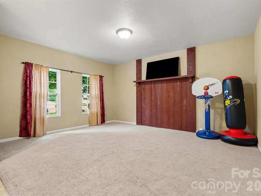 13933 Pinyon Pine Lane, Charlotte, NC 28215.  MLS# CAR4384167, YatesRealty ID 32749. 