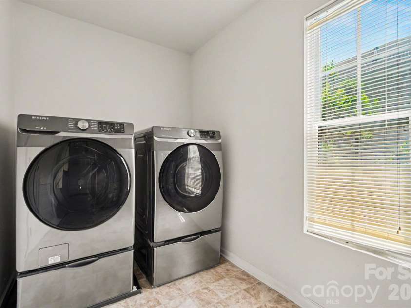 13933 Pinyon Pine Lane, Charlotte, NC 28215.  MLS# CAR4384167, YatesRealty ID 32749. 