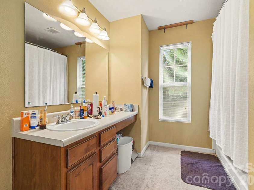 13933 Pinyon Pine Lane, Charlotte, NC 28215.  MLS# CAR4384167, YatesRealty ID 32749. 