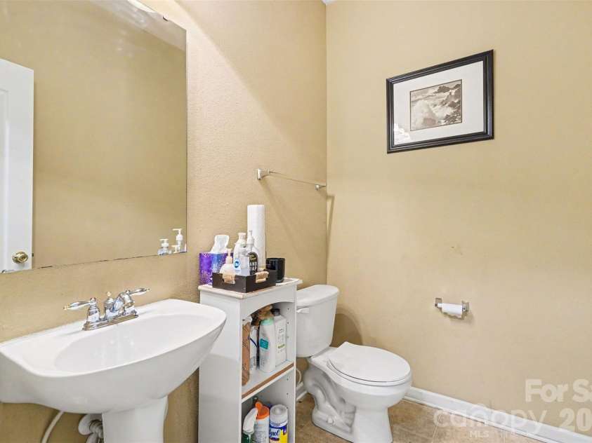 13933 Pinyon Pine Lane, Charlotte, NC 28215.  MLS# CAR4384167, YatesRealty ID 32749. 
