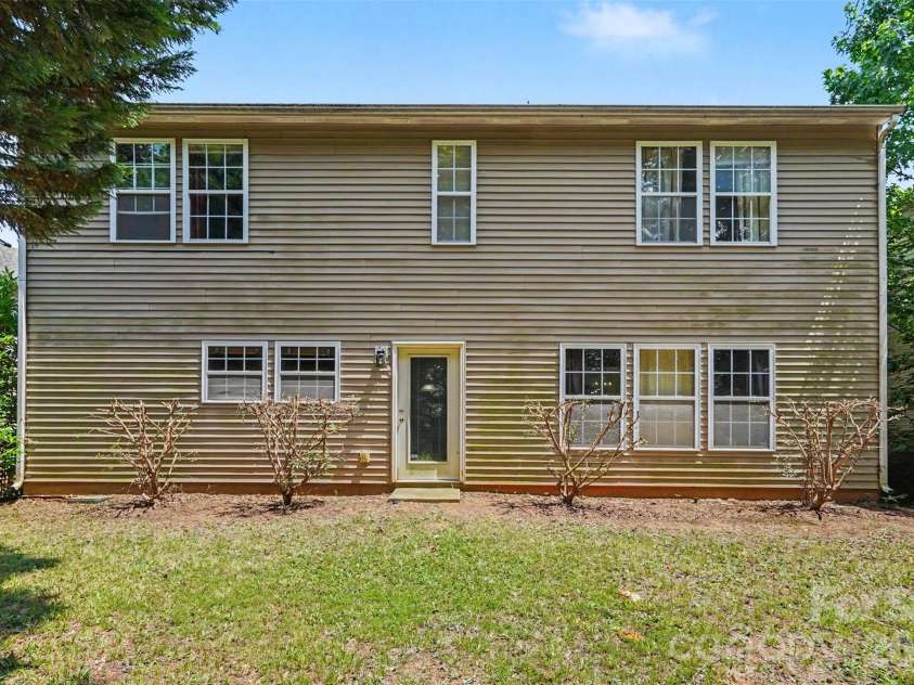 13933 Pinyon Pine Lane, Charlotte, NC 28215.  MLS# CAR4384167, YatesRealty ID 32749. 