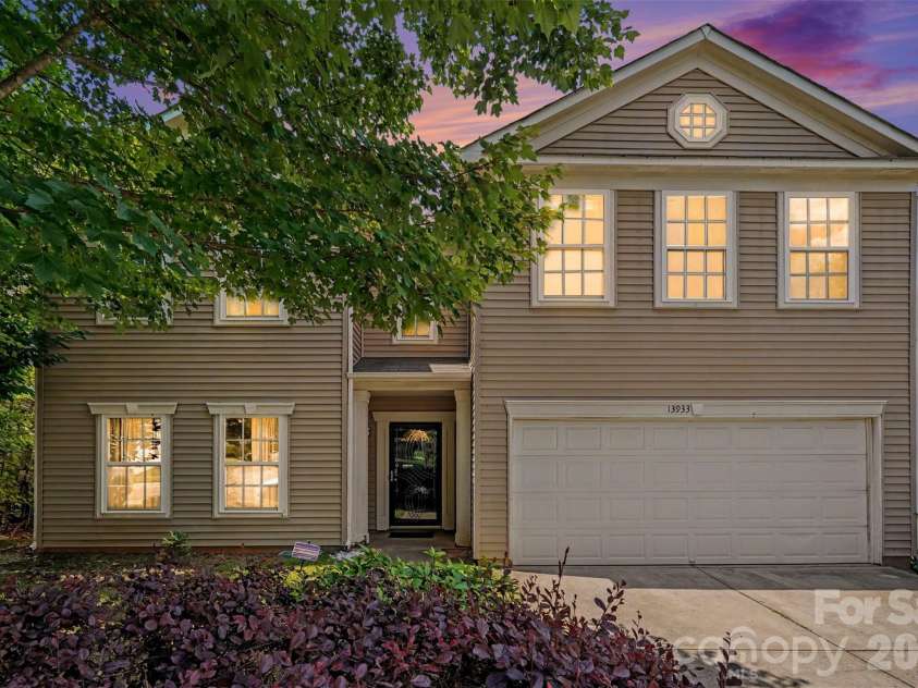13933 Pinyon Pine Lane, Charlotte, NC 28215.  MLS# CAR4384167, YatesRealty ID 32749. 