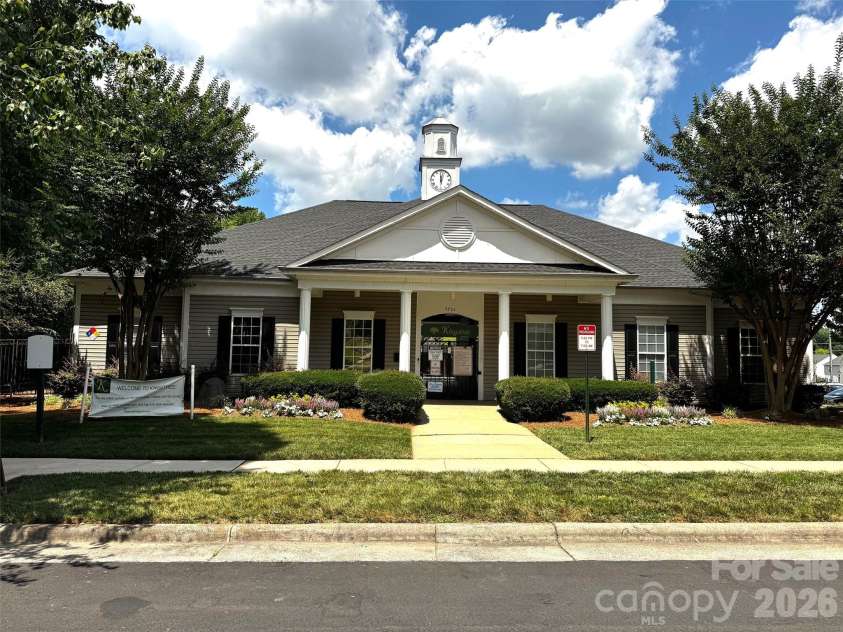 13933 Pinyon Pine Lane, Charlotte, NC 28215.  MLS# CAR4384167, YatesRealty ID 32749. Community pool