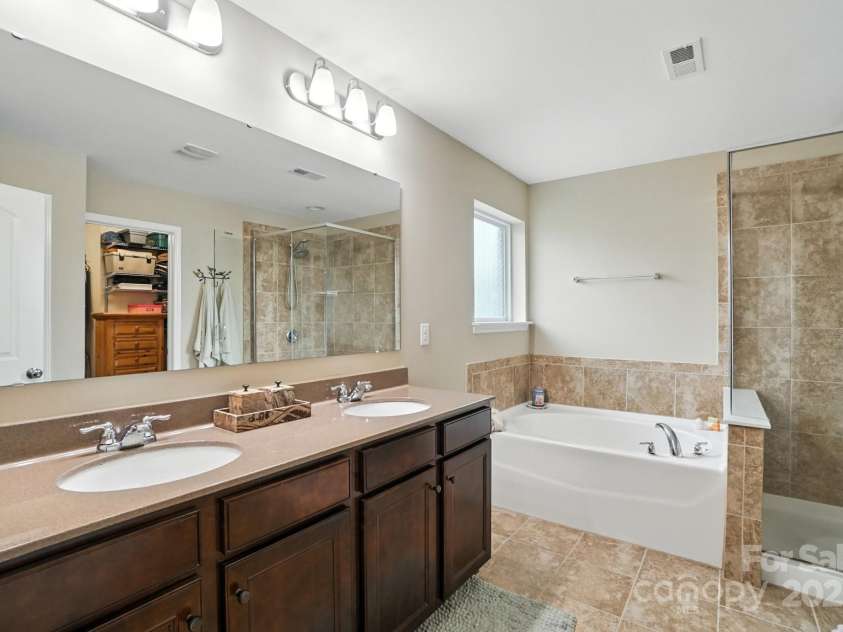 149 Oxford Drive, Mooresville, NC 28115.  MLS# CAR4289690, YatesRealty ID 32749. 
