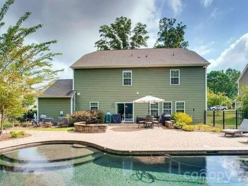 2404 Hamlet Court, Matthews, NC 28105.  MLS# CAR4342426, YatesRealty ID 3275. 