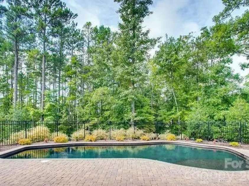 2404 Hamlet Court, Matthews, NC 28105.  MLS# CAR4342426, YatesRealty ID 3275. 