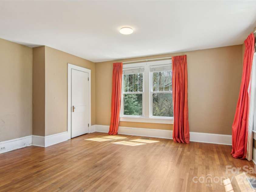 553 Main Street, Brevard, NC 28712.  MLS# CAR4235243, YatesRealty ID 3275. 