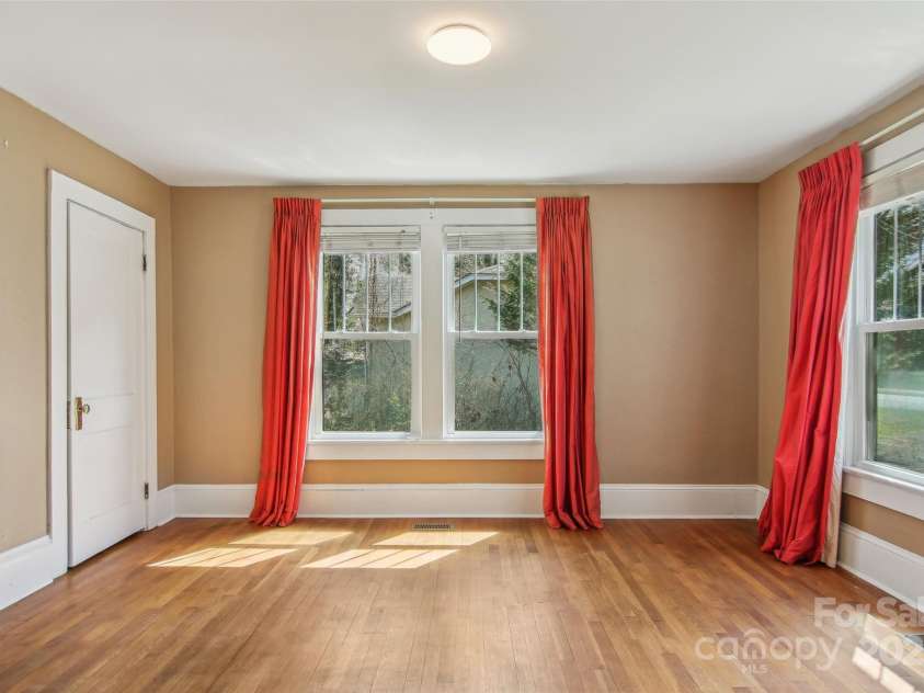 553 Main Street, Brevard, NC 28712.  MLS# CAR4235243, YatesRealty ID 3275. 