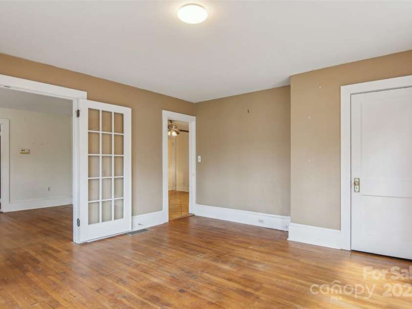 553 Main Street, Brevard, NC 28712.  MLS# CAR4235243, YatesRealty ID 3275. 