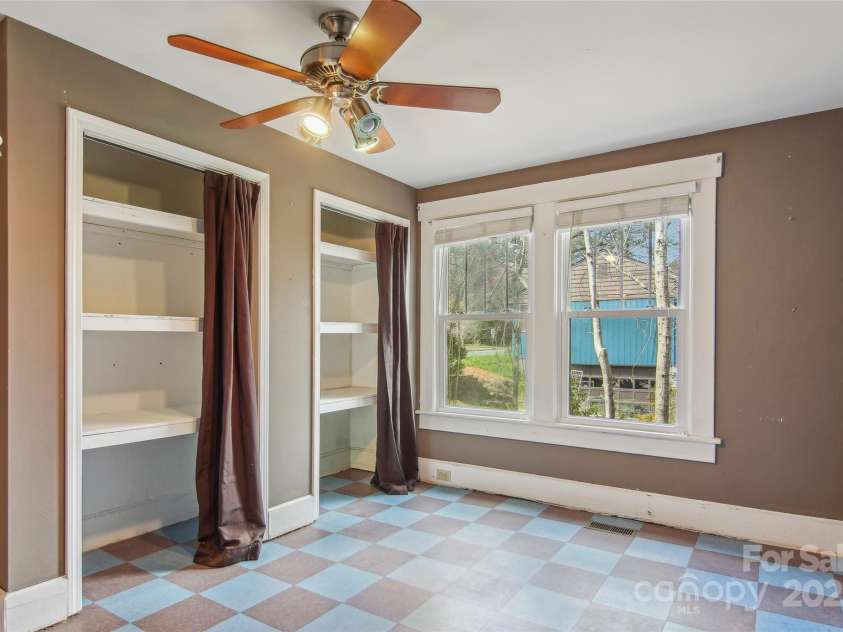 553 Main Street, Brevard, NC 28712.  MLS# CAR4235243, YatesRealty ID 3275. 