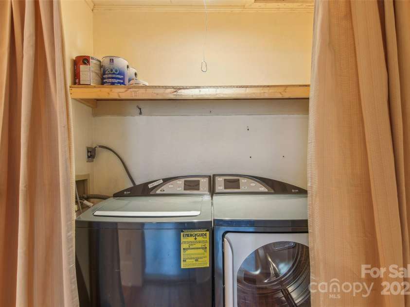 553 Main Street, Brevard, NC 28712.  MLS# CAR4235243, YatesRealty ID 3275. 