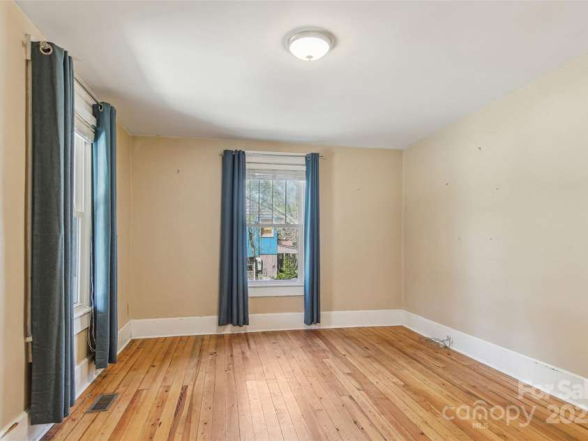 553 Main Street, Brevard, NC 28712.  MLS# CAR4235243, YatesRealty ID 3275. 