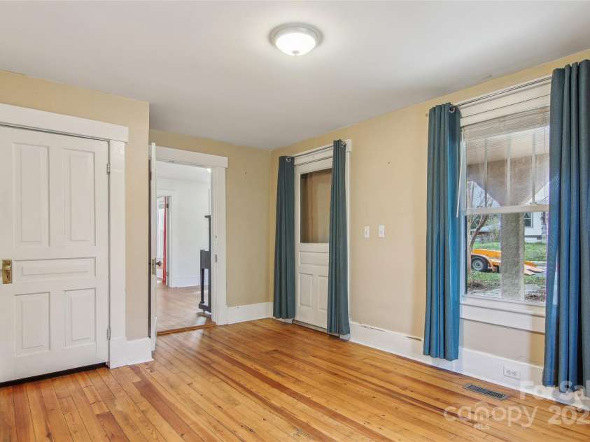 553 Main Street, Brevard, NC 28712.  MLS# CAR4235243, YatesRealty ID 3275. 