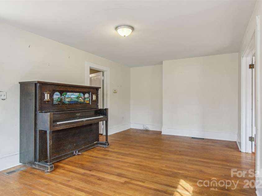 553 Main Street, Brevard, NC 28712.  MLS# CAR4235243, YatesRealty ID 3275. 