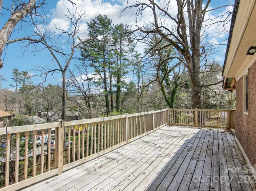 553 Main Street, Brevard, NC 28712.  MLS# CAR4235243, YatesRealty ID 3275. 