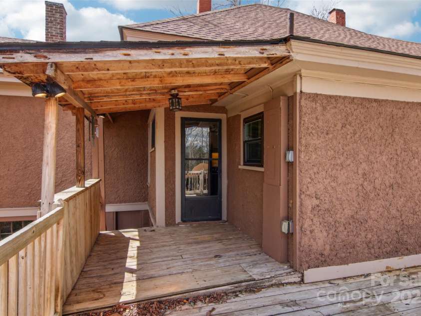 553 Main Street, Brevard, NC 28712.  MLS# CAR4235243, YatesRealty ID 3275. 